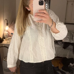 Zara blus  - Snygg zara blus som tyvärr är för liten❤️