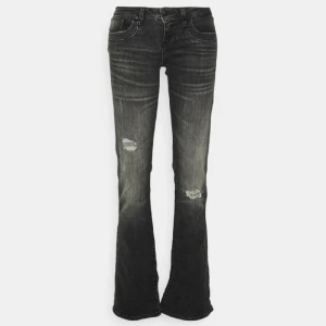 LTB bootcut jeans - Säljer mina populära LTB jeans!🤩🤩 Nypris 829kr och jag säljer för 300 då dom inte kommer till användning och är lite för stora för mig. Storlek 30/30 (midja/längd)