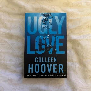 Ugly Love - Ugly Love av Colleen Hoover. Oläst och därmed i nyskick✨