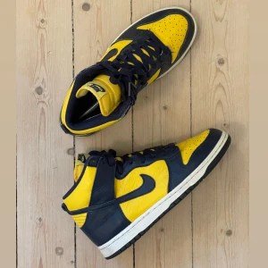 Nike dunk high Michigan - Ingen box. Använda men fortfarande i bra skick! Eu 42 / Us 8,5