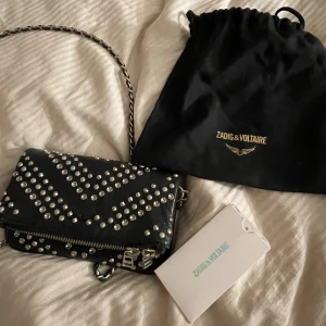 Zadig väska - Säljer min älskade zadigväska❤️ Pris kan diskuteras, kontakta mig vid frågor och vid intresse, frakten tillkommer och är spårbar ❤️