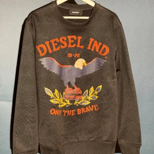 Diesel sweatshirt - Kvitto finns ej.   Köparen står för fraktkostnaden.   Kan mötas upp i centrala Stockholm.   Allt på min sida är äkta.