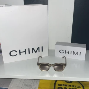 Solglasögon från chimi - Tja säljer ett par 04 chimis köpta i början på sommaren och har inga repor på glaset 
