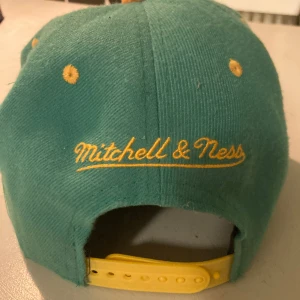 Basketball cap - Keps i nästintill nyskick. Storlek ca 57. Skön sommarkeps.  Kan mötas upp i Växjö eller så betalar köparen frakt. 