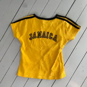 Jamaica baby-tee. Använd få gånger, nyskick.