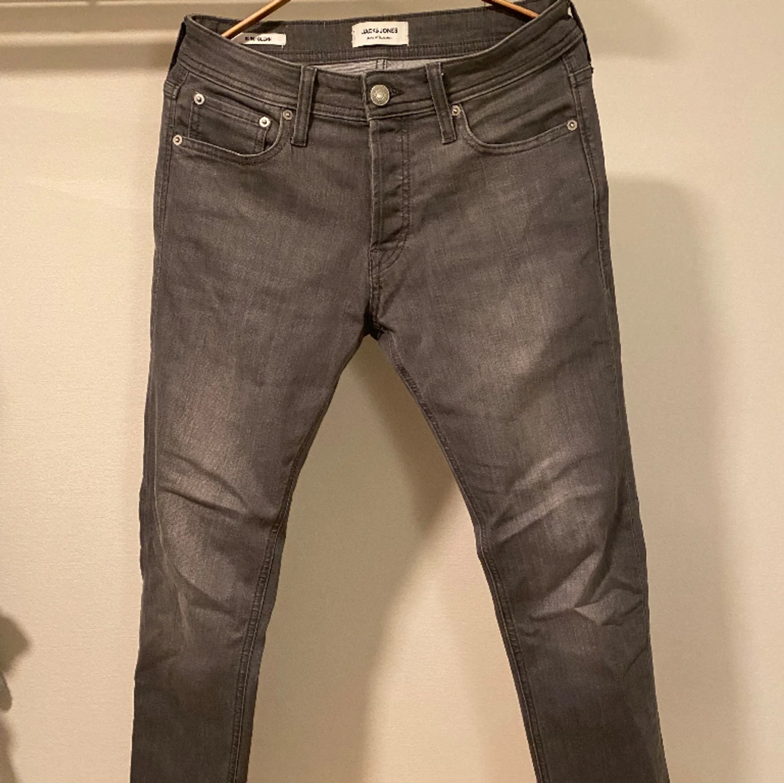 Gråa jeans från Jack & Jones  - 90