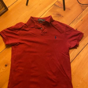 Ralph Lauren Pike  - Säljes pga för små använda men fint skick inga skador eller liknande, det är bara skriva om fler bilder behövs eller vid frågor. 