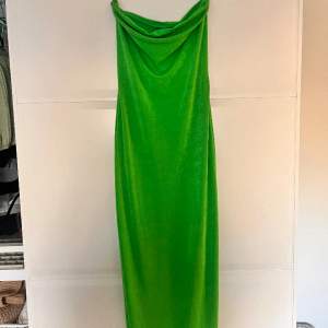 Neon grön klänning oanvänd mer prislapp på