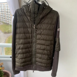 Moncler Cardigan  - Strl XL passar även L. Fint skick. 4800
