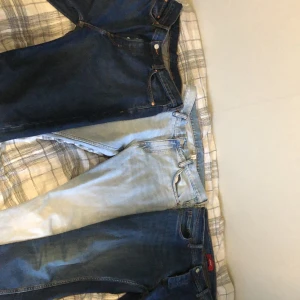 Yeans  - Knappt använda