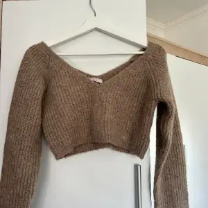 Stickad beige topp från Gina Tricot i ordentligt material, använd en gång💘strl: S