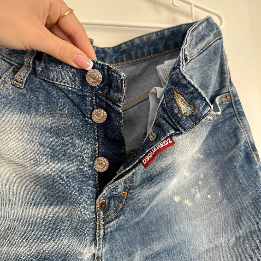 Snygga jeans :)  Har lite svårt o läsa av storlek men står 50 i . Jeans & Byxor.