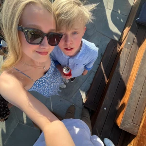 Chimi 04 blå - Säljer mina blåa chimis i modellen 04 Blue. Färgen är från tidigare säsong och går inte att få tag på längre. De är använda men försiktigt. Säljs för 800 men pris kan diskuteras. 