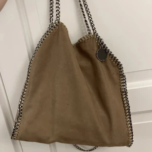 Stella McCartney  - En väska från Stella McCartney jag byter gärna mot en Zadig Voltaire väska ❤️