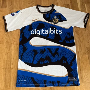 Inter Milan tröja - Helt ny och oanvänd Inter fotbollströja.