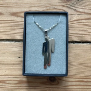 Billie Eilish halsband - Nästan aldrig använd, i nyskick😁