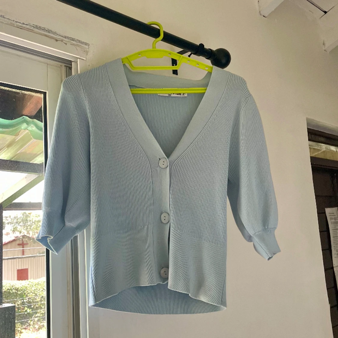 Ljusblå top/kofta - 90