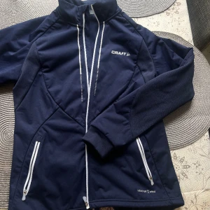 Craft Jacka - Craft jacka strl M, nyskick. Använd vid ett tillfälle.