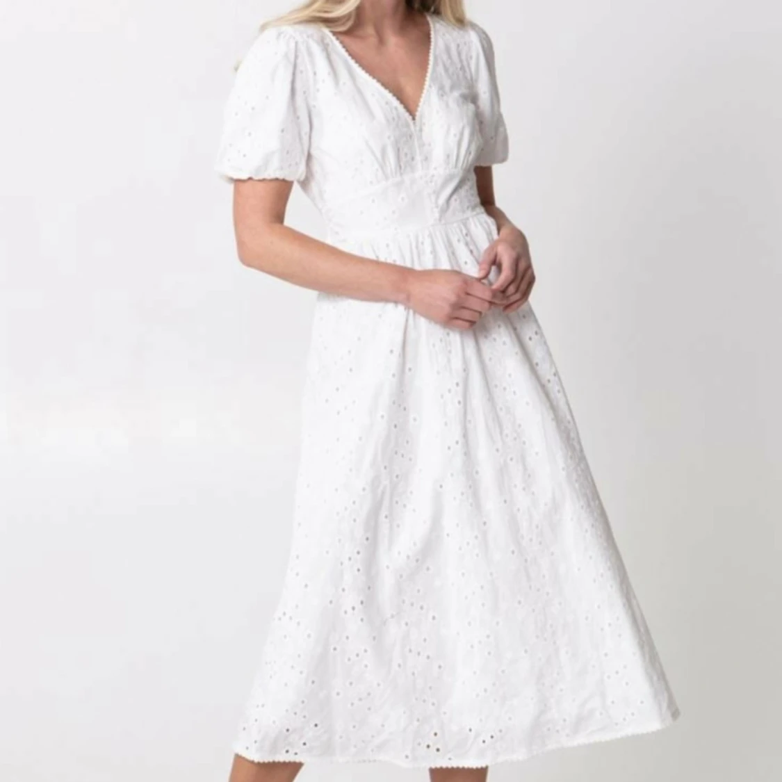 Vit broderad långklänning  - 90