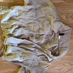 Croppad skjorta - Croppad beige skjorta! 