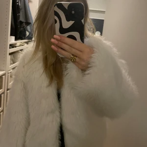 Päls jacka - Säljer denna jätte fina oanvända päls jacka ifrån ginatrico. 💋