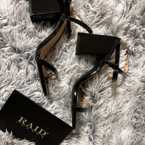 Oanvänt Högklack  - Jag säljer min oanvänt högklack.  Storlek 36. 