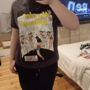 Säljer denna t-shirt då den inte används. Pris går att diskutera. Skriv privat för bättre bilder 