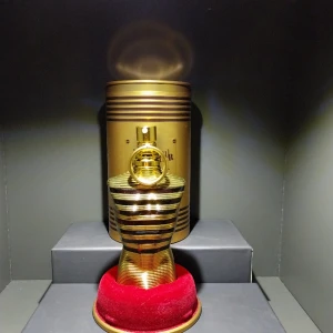 JPG Le Male "Elixir" Säljes/bytes - Ser vad man kan få för byta mot min JPG Le Male Elixir! Det är ungefär 60-65ml kvar av 75ml. Kommer med full  presentation.  Är främst intresserad av parfymer men skicka allt ni kan tänka er byta!  Kan tänka mig sälja för rätt pris