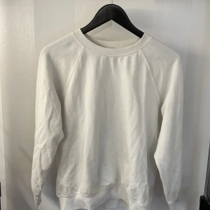 Sweatshirt  - Använd några gånger men i fint skick 🤍