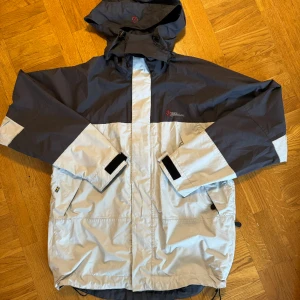 Fjällräven Vintage Jacka - Bra skick. Perfekt till vardags eller vandring, skidåkning.