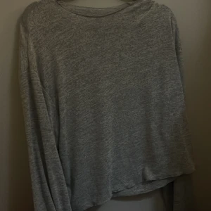 Grå långärmad🩶 - Skriv för fler bilder eller frågor🩶