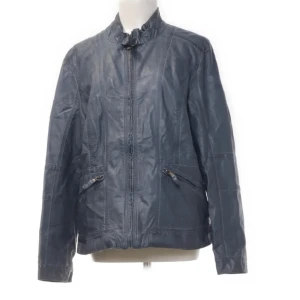 Jacka - Så fin skinnjacka i blå färg😍