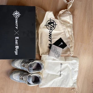 Lost boys - Säljer mina Lost boys skor som jag köpte för ett år sen, har använt några gånger.  Byt stil och är inte så intresserad av dom. Priset går att diskutera  Storlek 39 Säljer för 1000 Original pris 2000