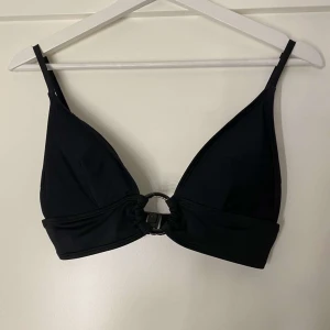 Bikinitopp - En oanvänd bikinitopp från Nelly! Köpt för 229 kr.