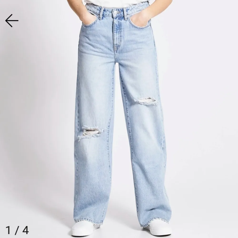 Ett par snygga baggy jeans från lager 157, köpts för 300 men säljer för 100, använt 1 gång.. Jeans & Byxor.