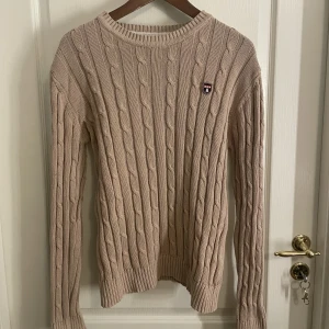 Kabelstickad tröja - Skriv för frågor 🤍