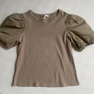 Topp - Snygg beige topp 😍