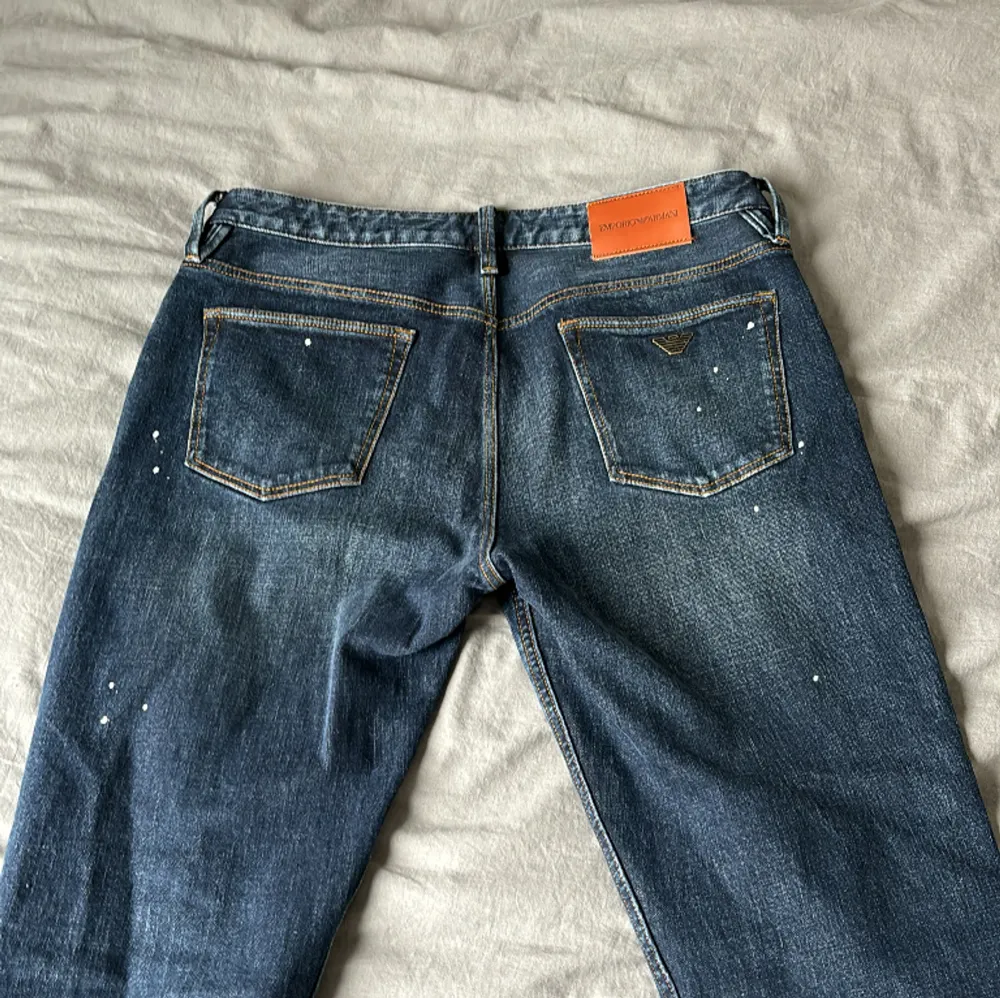 Säljer nu av mina Armani Jeans då jag aldrig använt dom typ. Köptes för 1700kr.. Jeans & Byxor.