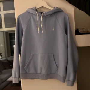 Ralph Lauren hoodie  - Ralph lauren hoodie i toppskick, knappt använd, nypris 1,5