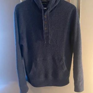 Kashmir hooudi  - Mörk blå kashmir hooudi ifrån rahlp lauren som inte säljs längre helt ny 10/10 skick 