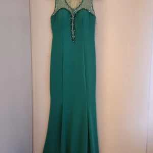 Klänning  - Bra skick, använd bara en gång. 