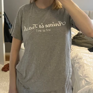 Anime is trash tröja - En grå t shirt med texten ”anime is trash and so am i”  Väldigt bra skick, knappt använd