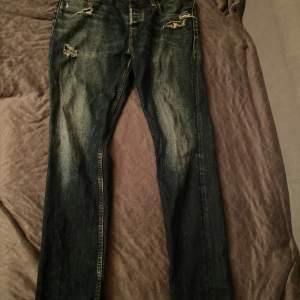 Säljer ett par Hollister jeans som inte produceras längre | strl W32 x L32 | skick 8/10 | priset är 800 men det går att diskutera om men byten är självklart tillåtet 