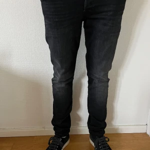Slim jeans  - Säljer nu ett par snygga slim jeans i topp skick. De är ifrån Jack & Jones. 10/10 skick. Kom dm för frågor.
