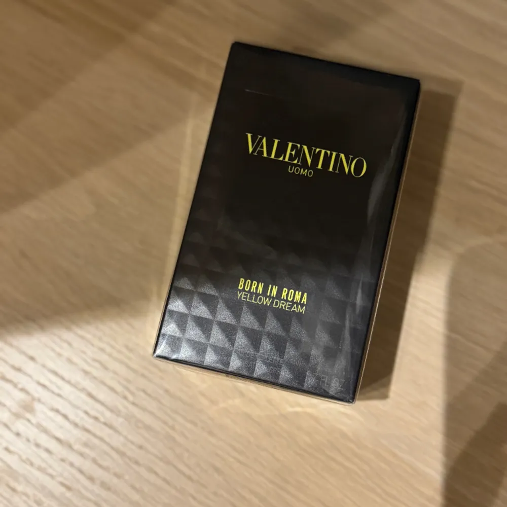 Oöppnad förpackning. Parfym från Valentino UOMO.  Ord pris: 950kr. Övrigt.