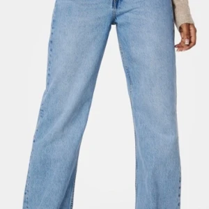 Drdenim Denim & Streetwear - Säljer ett par oanvända nya Drdenim Streetwear. De är i modellen Echo Blue Jay storlek 25/32. Ny pris 799kr. Säljer de eftersom det inte är min stil och jag har fått det som present. 