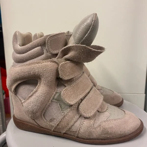 Isabel marant skor - Jätte snygga Isabel marant skor i stl 37💕 Fint skick! Nypris ca 6000