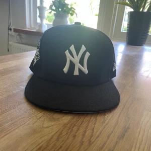 Fitted keps - En keps i väldigt bra skick o knapt använd. 57,7 cm 7 1/4 