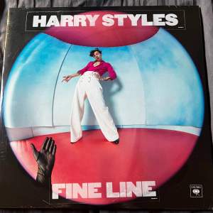 Harry styles - fine line oöppnad  Lite billigare vid snabb affär ☺️ Köpt för 449kr