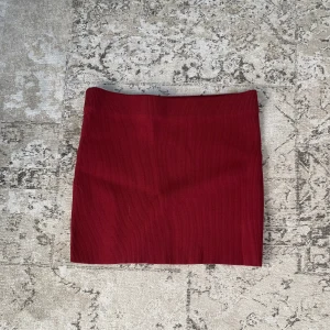 Röd kjol - Fin röd minikjol från zara som aldrig kommit till användning❤️